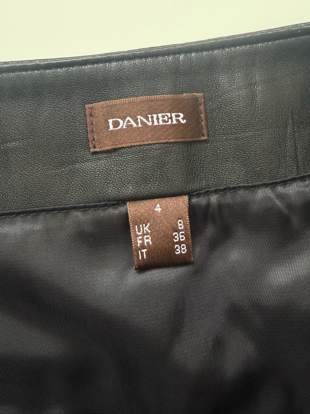 Danier Genuine Leather Black Lace-Trim Skirt – Size 4 - Picture 6 of 8